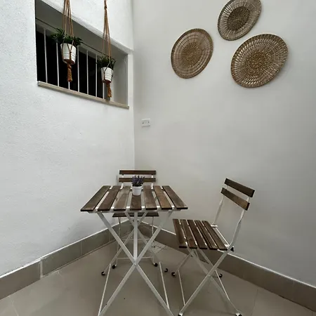 Lorenzina Apartment Palagiano